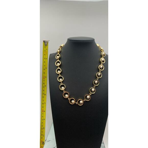 Ann Taylor Statement Necklace Gold tone Circle Chain Faux Pearls 18 Inches - Picture 3 of 4